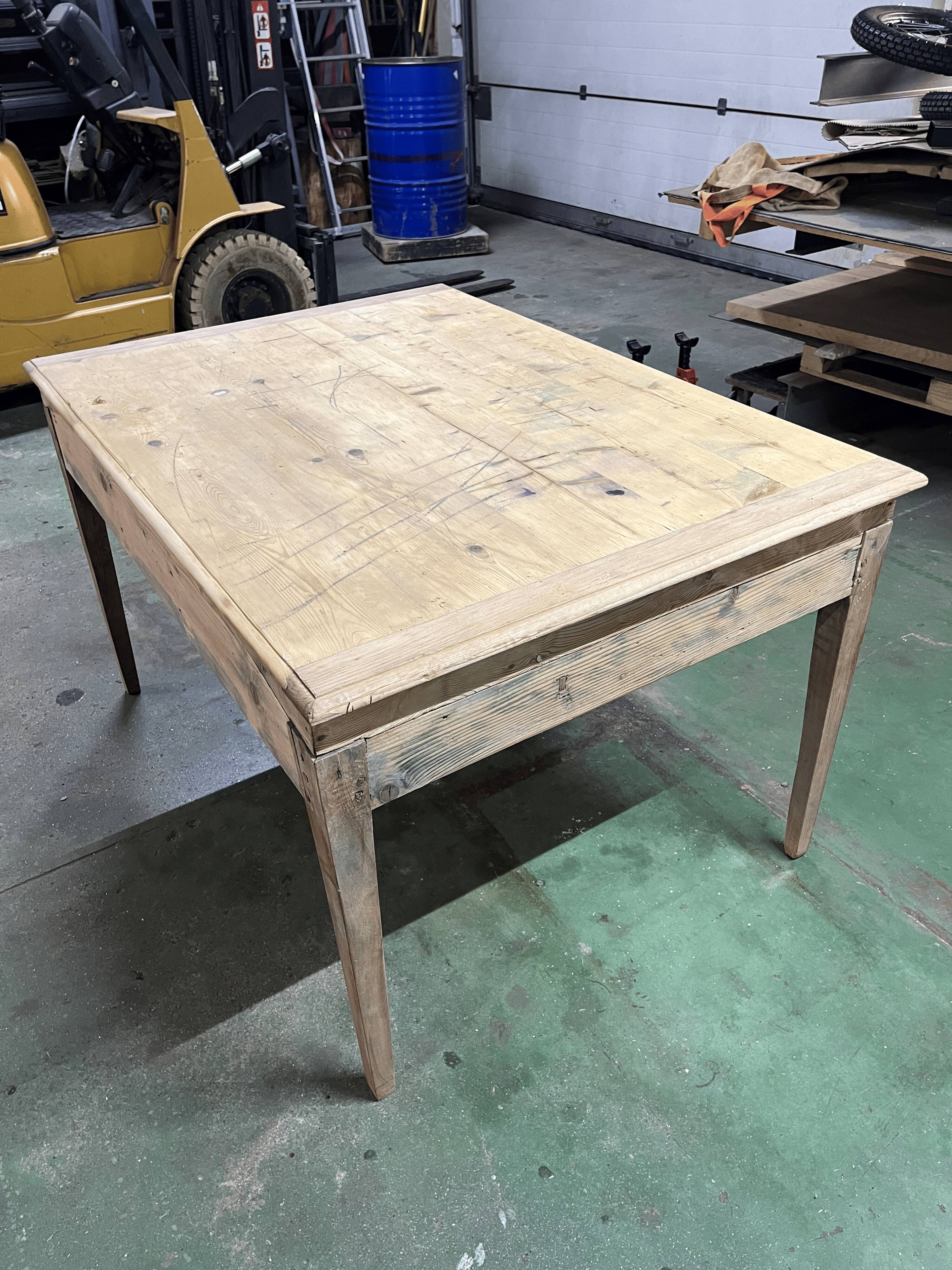 Antique solid wood table – Unique piece from the early 1900s