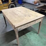 Antique solid wood table – Unique piece from the early 1900s