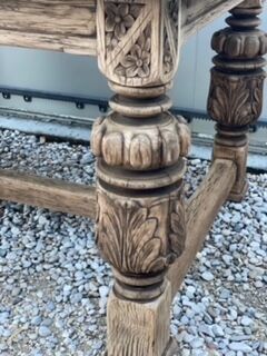 Extendable monastery table