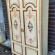 Armoire peinte à 2 portes
