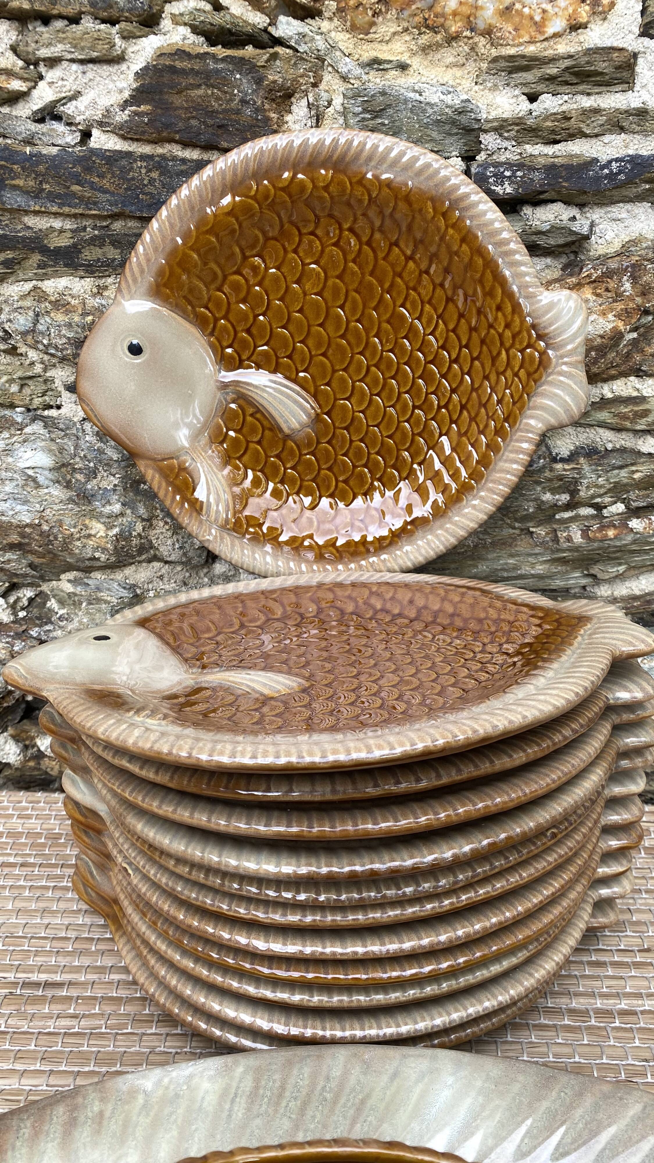Fish plates, dish and sauce boat, Italian barbotine, 1970