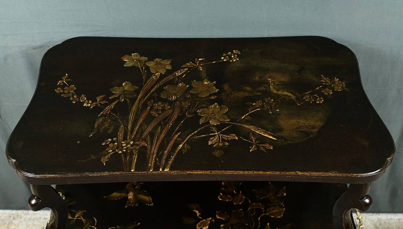 Lacquered Wood Tea Table with Asian Decor – Late 19th Century
