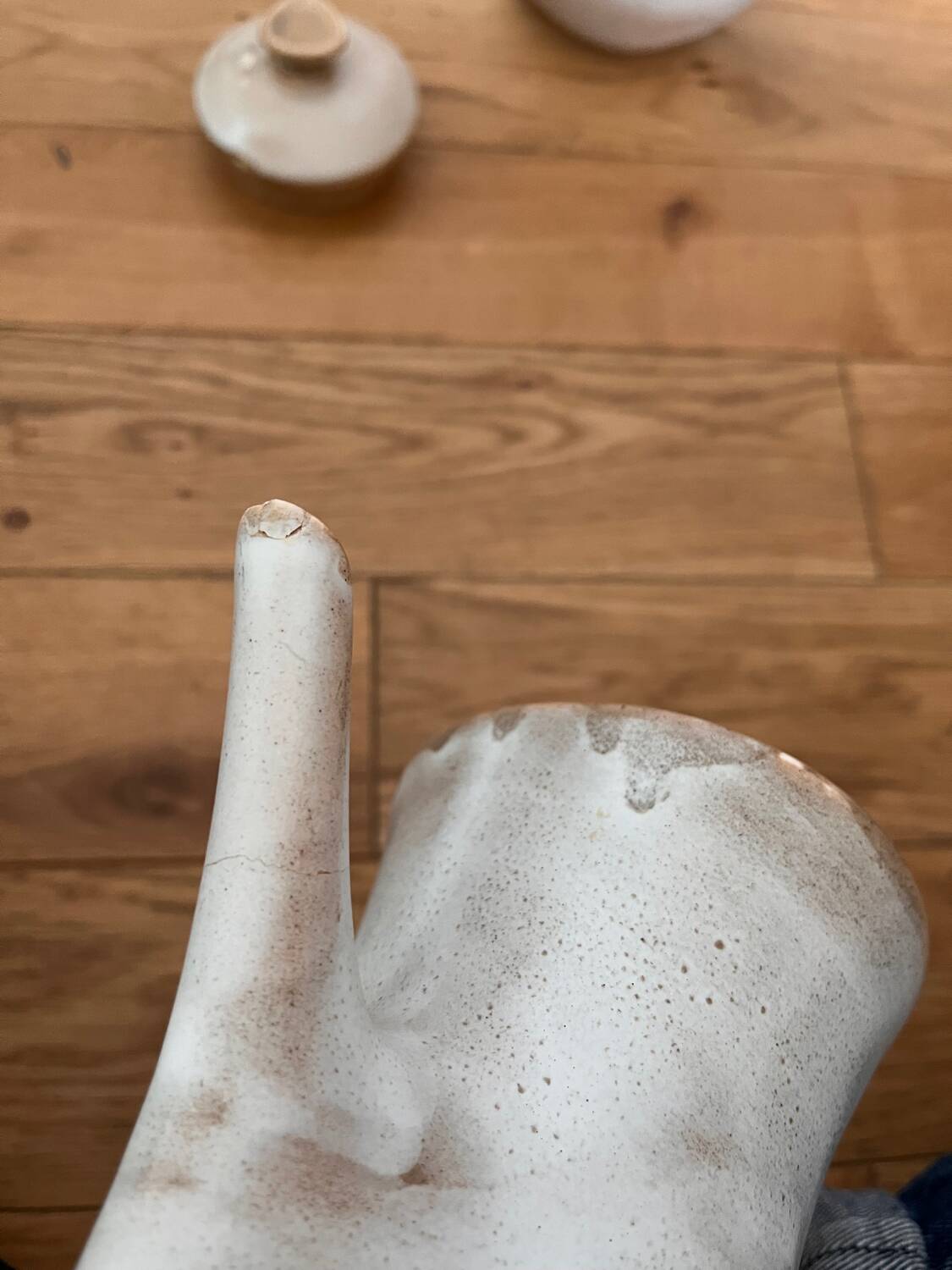 Ceramic teapot and milk jug set