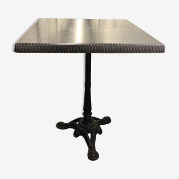 Bistro table cast iron foot and molded laminate top braiding decoration