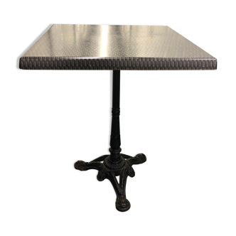 Bistro table cast iron foot and molded laminate top braiding decoration