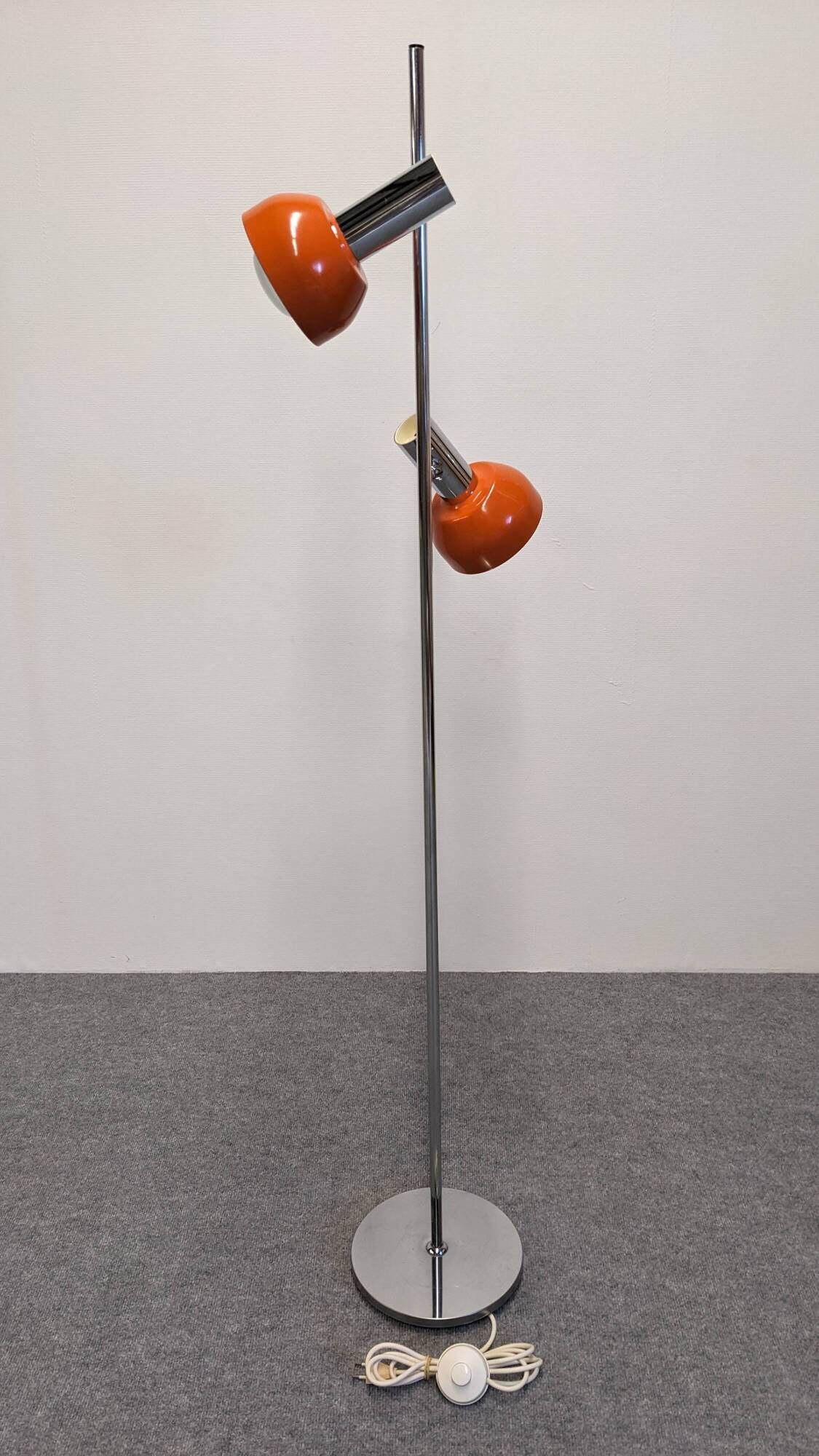 Space age floor lamp with 2 spots by Hustadt Leuchten, Germany, circa 1970.