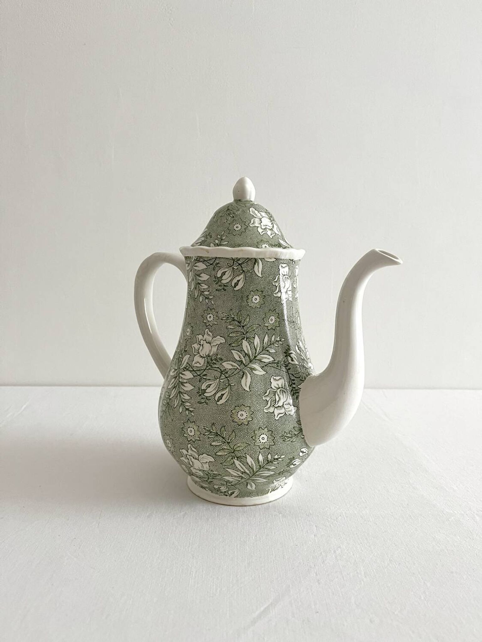 Royal Tudor Velvet Grindley of Stoke vintage English earthenware teapot.