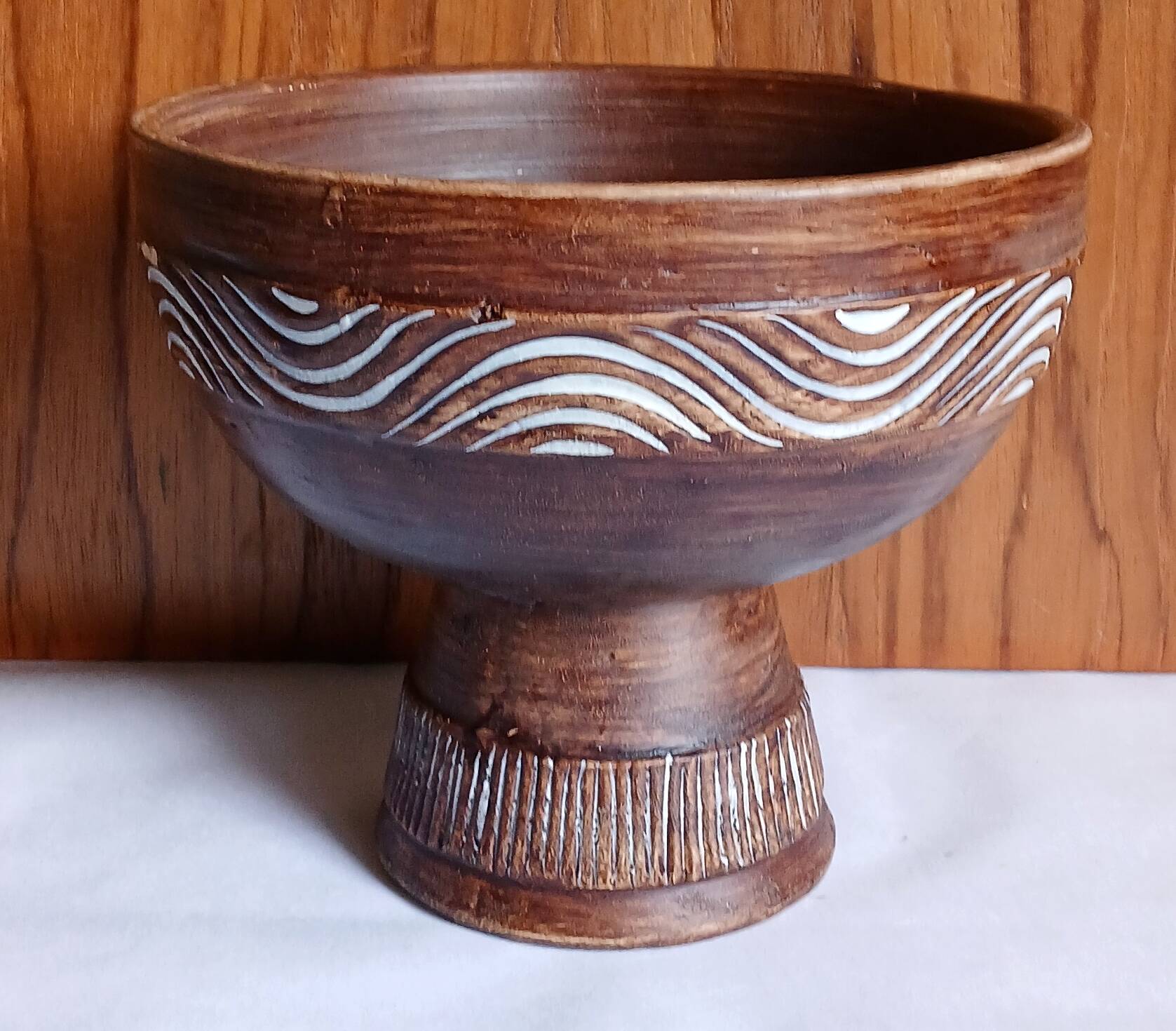 Cup on a pedestal in handcrafted scarified ceramic.