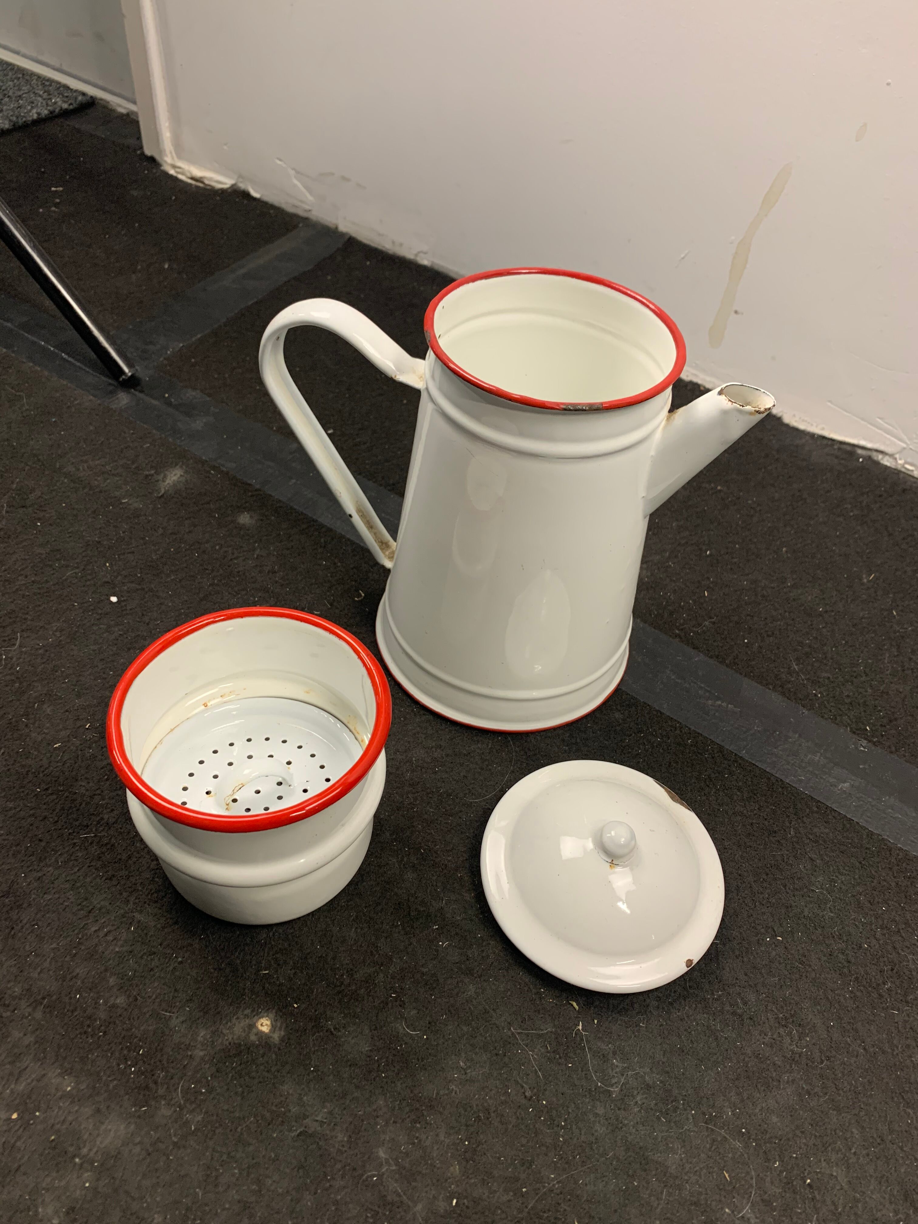 Enamelled coffee maker