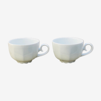 Les deux tasses à café  en porcelaine