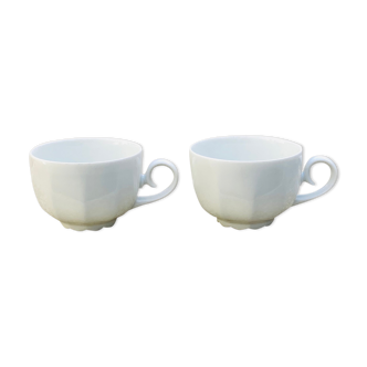 Les deux tasses à café  en porcelaine