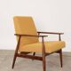 Fauteuil scandinave jaune moutarde bouclé conclu par H.Lis
