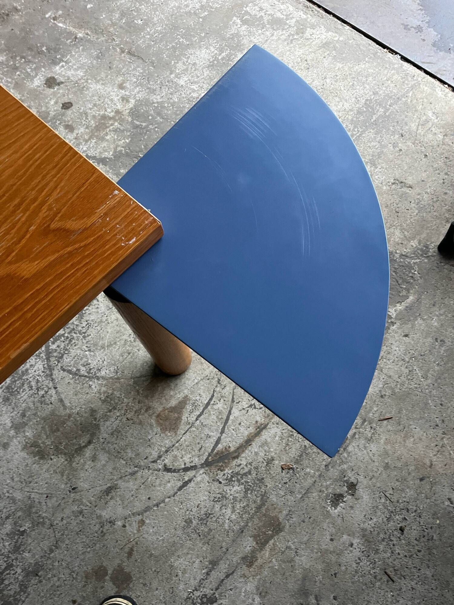 Square convertible table by Francesco Binfaré for Cassina, 1980s.