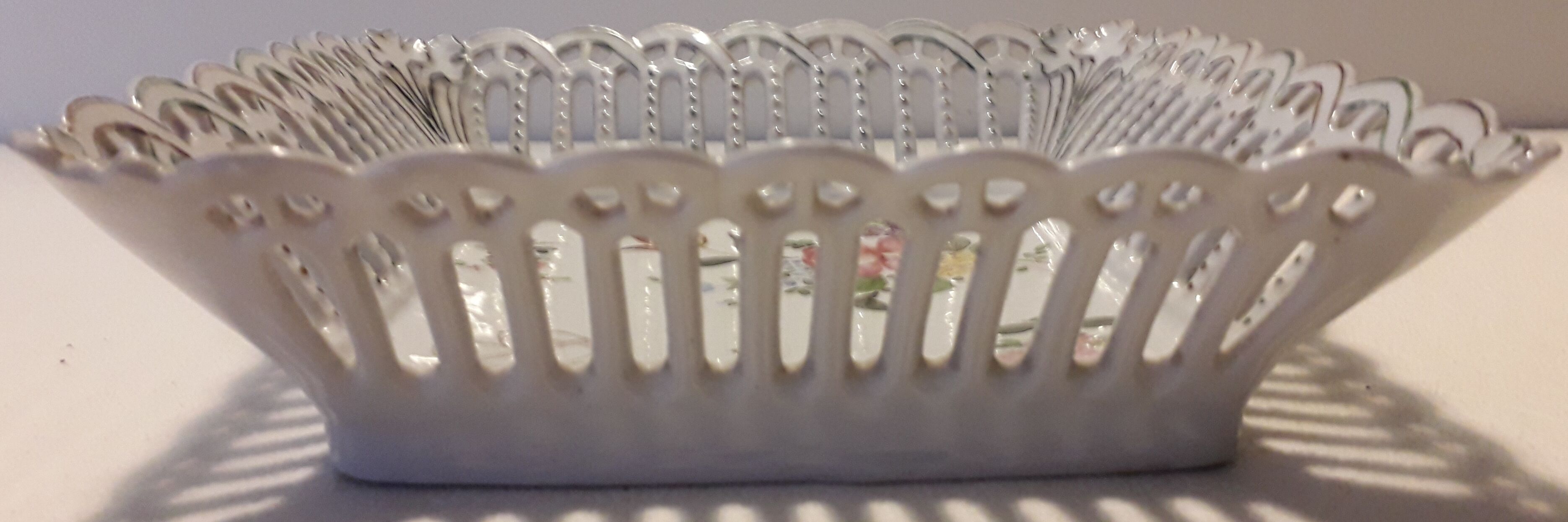 Fine porcelain fruit cup dish