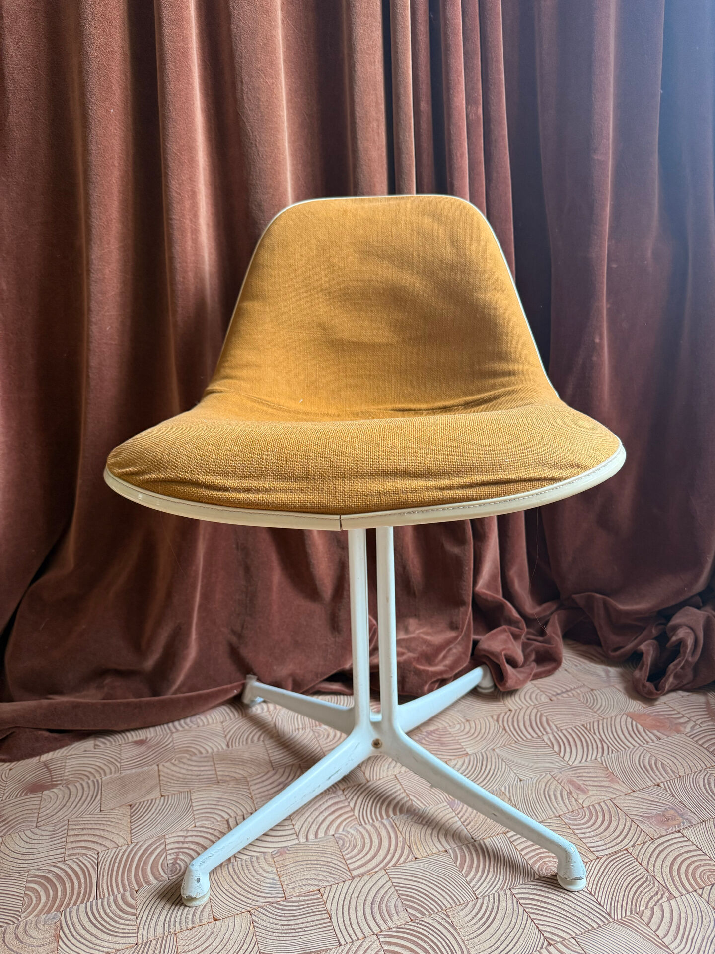 Chair La Fonda Herman Miller Ochre yellow
