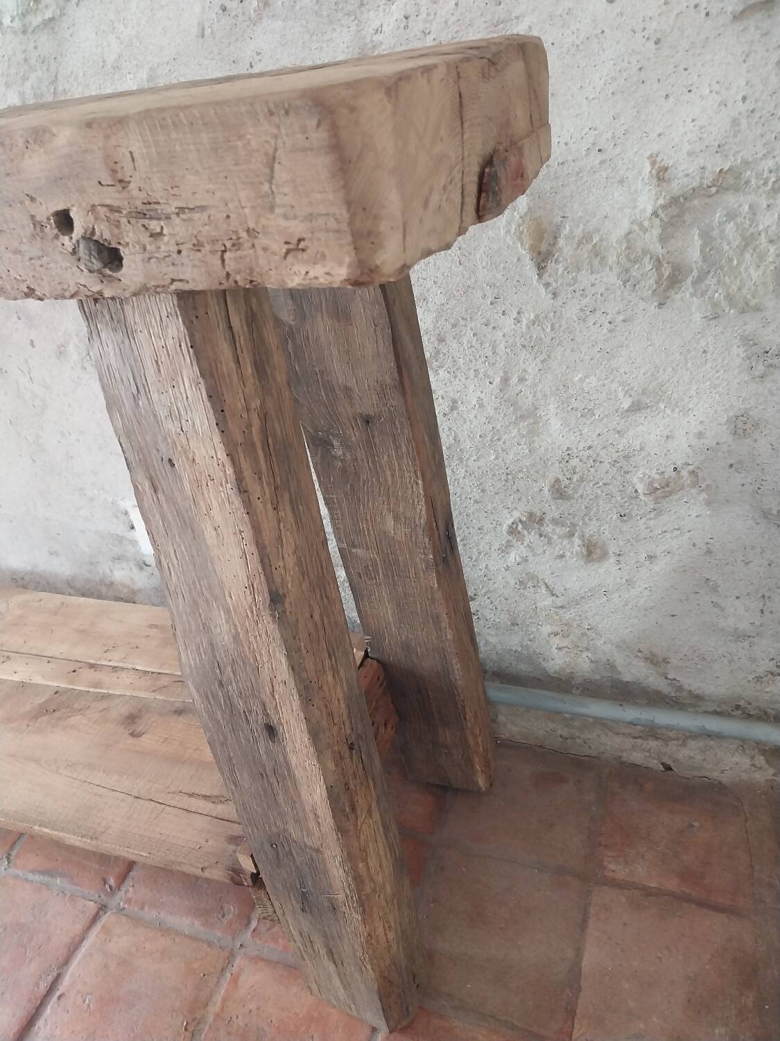 Deserted island establishment