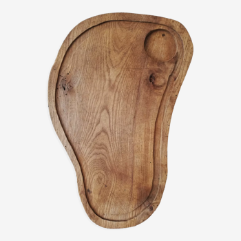 Oval cutting board