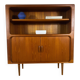 Bibliothèque vintage Dyrlund en teck avec portes coulissantes – Danemark années 1960