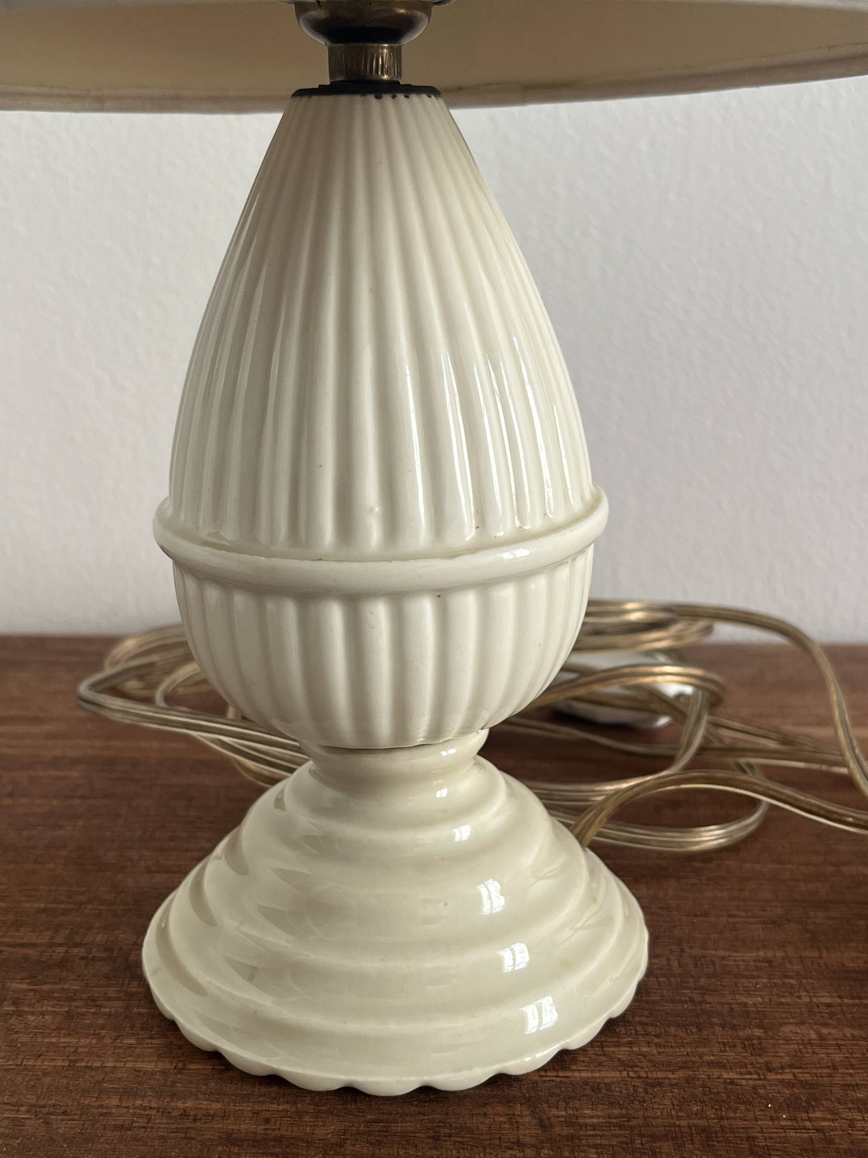 Small bedside lamp in ivory glazed ceramic.