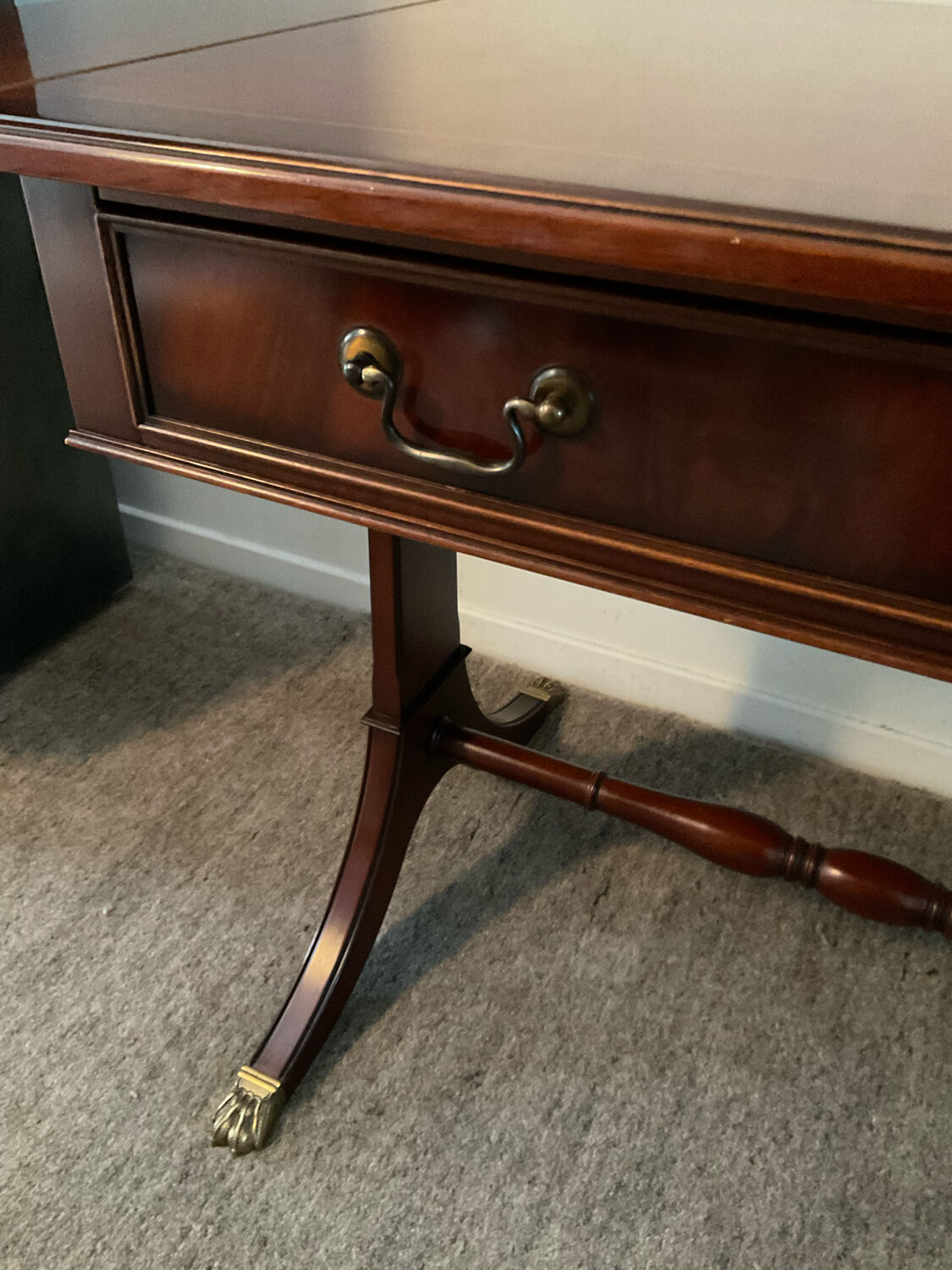 Old English desk Heldense in mahogany