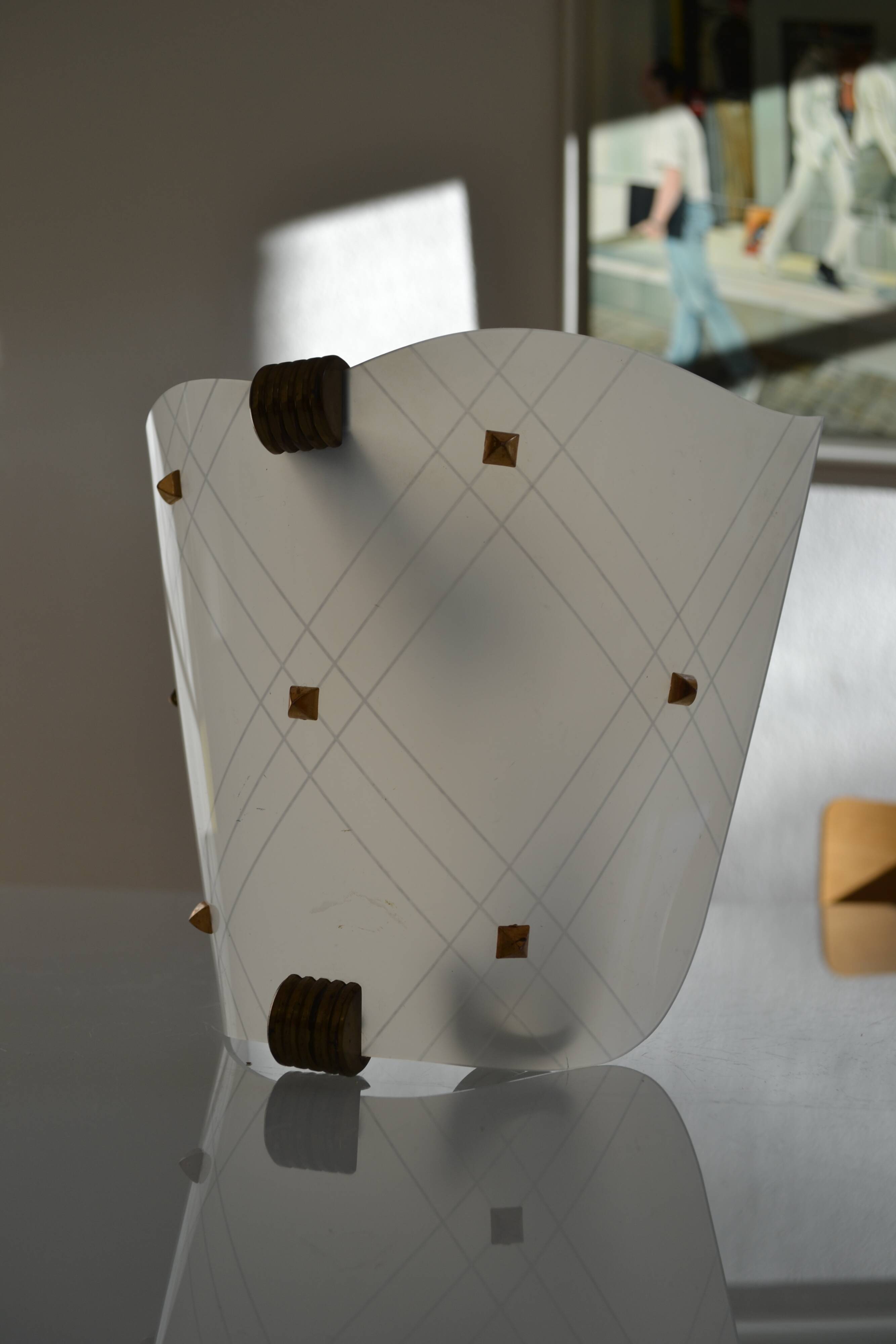 Vintage 1950 wall light in perspex and brass