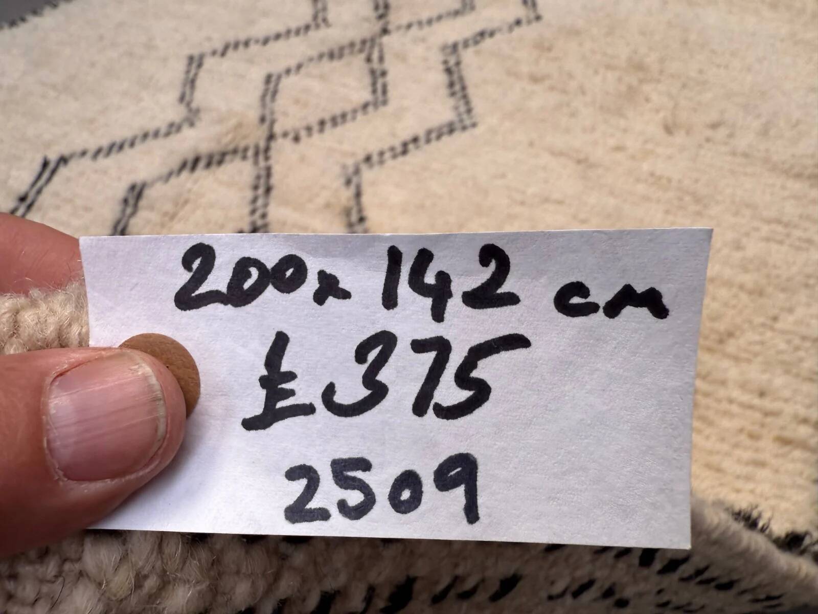 Tapis berbère marocain vintage Beni Ourain, Atlas, motif tribal, 200 x 142 cm, déstockage