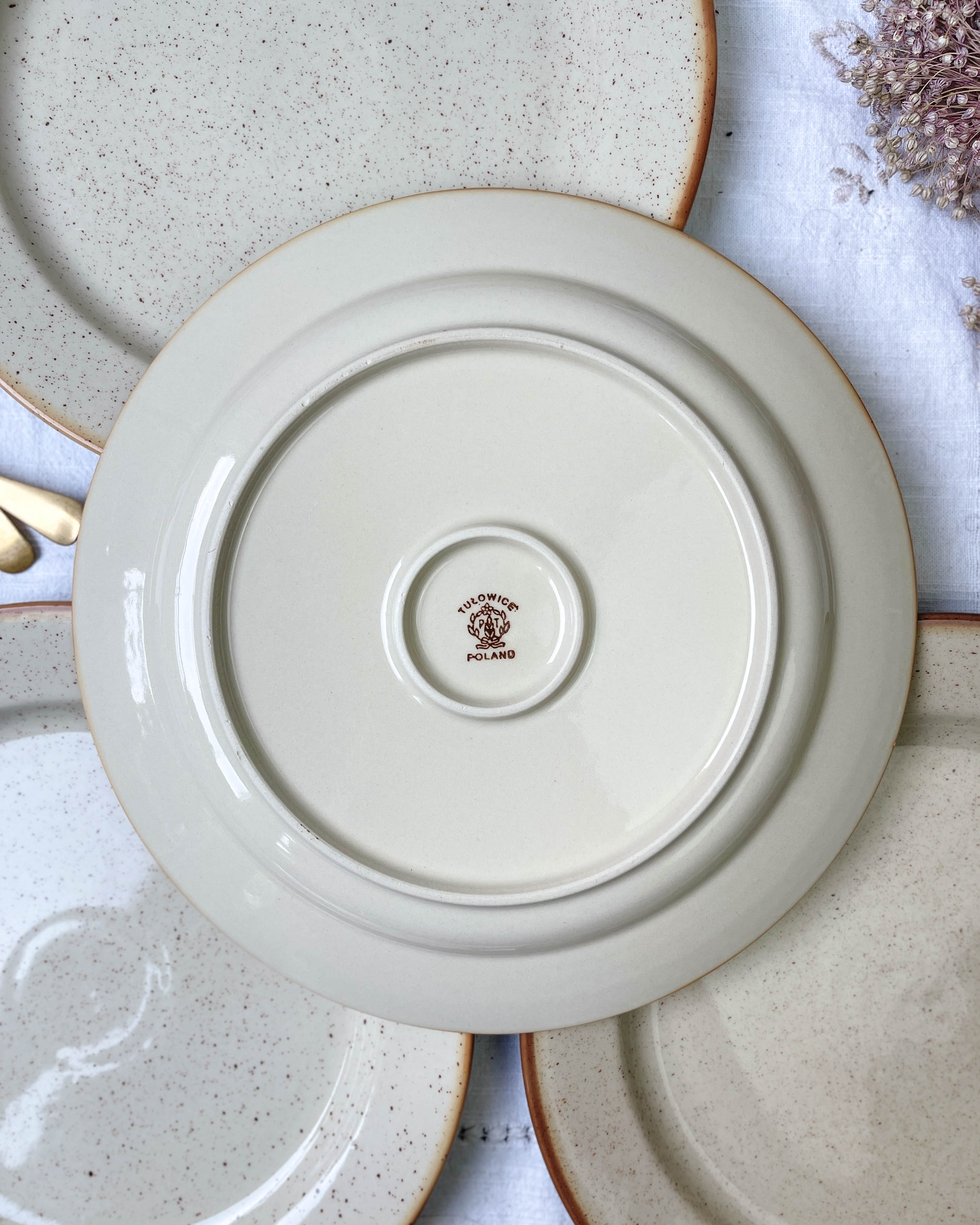 Round dish in tulowice speckled sandstone