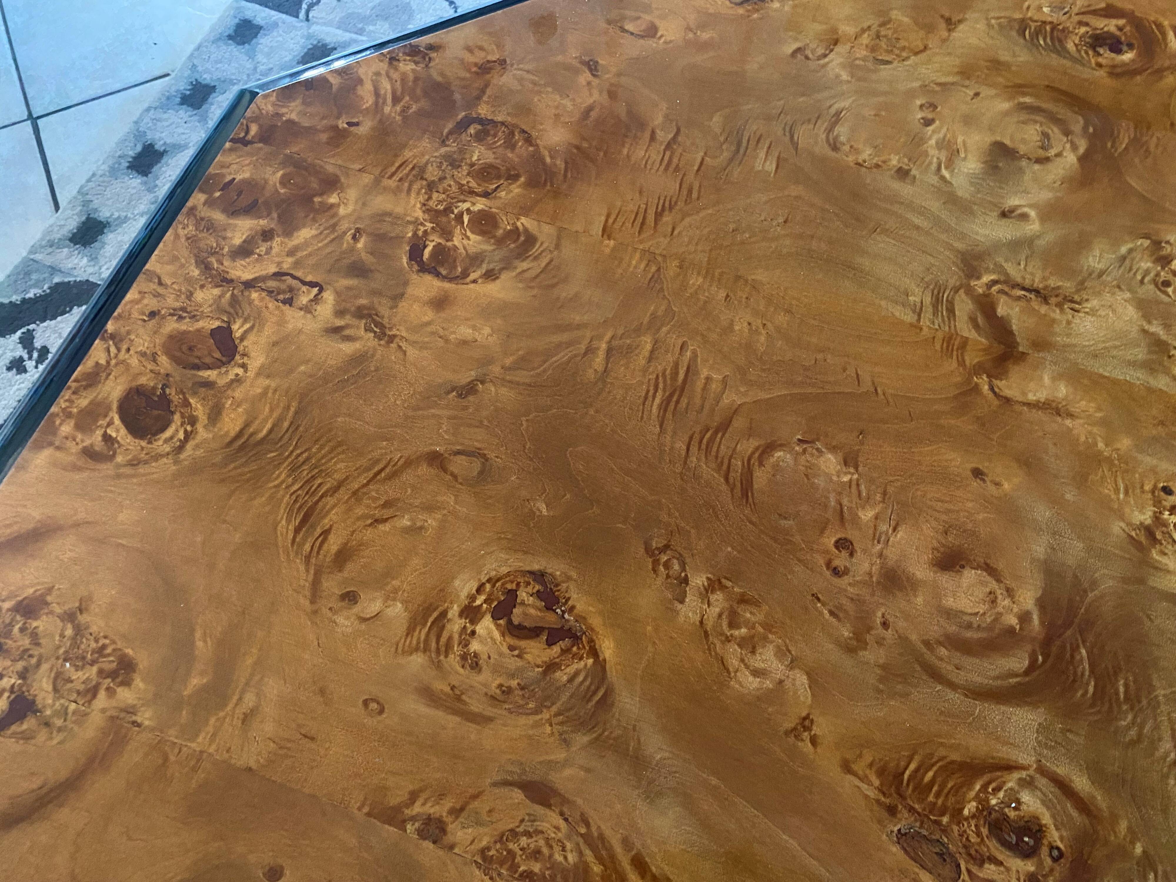 Table basse en loupe d’orme vintage 70s