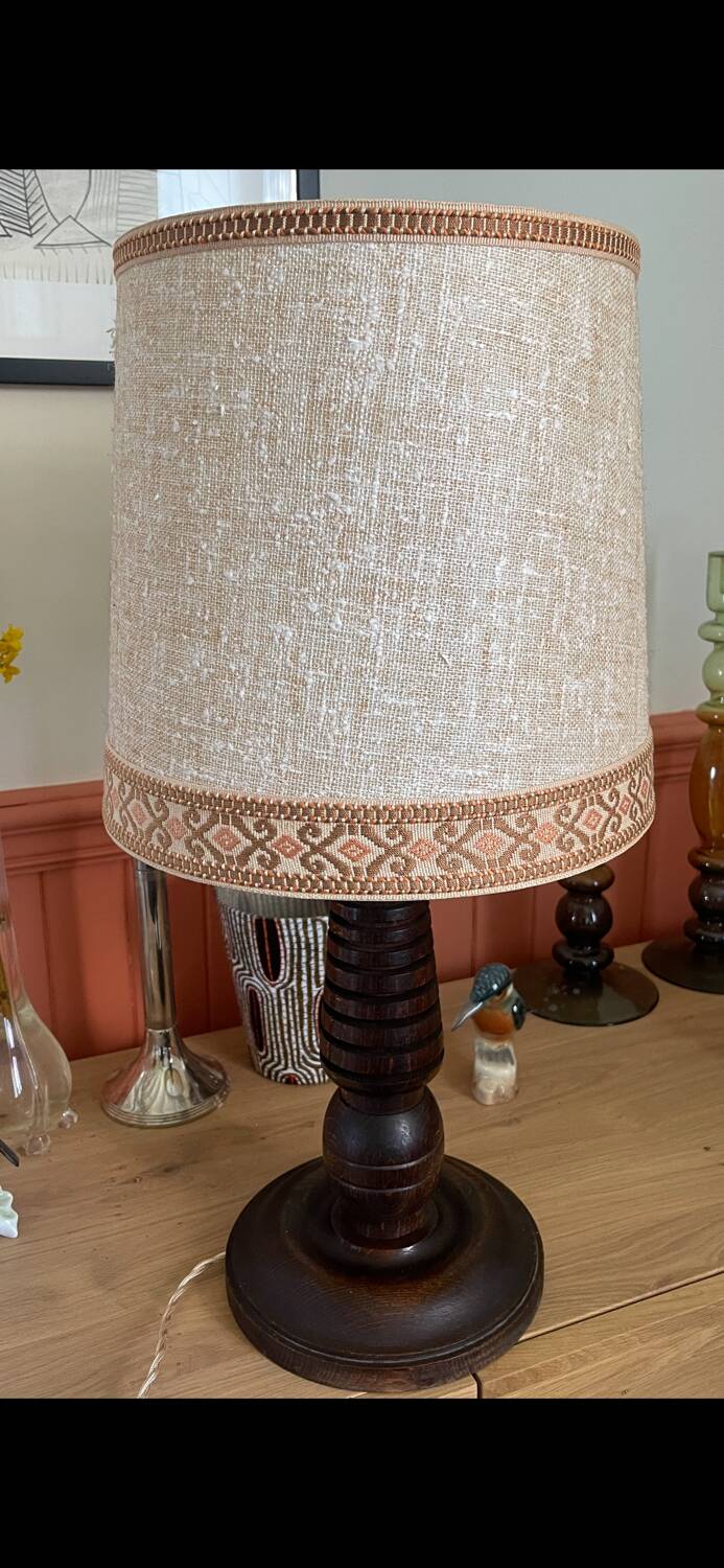 Turned wooden lamp bintahe
