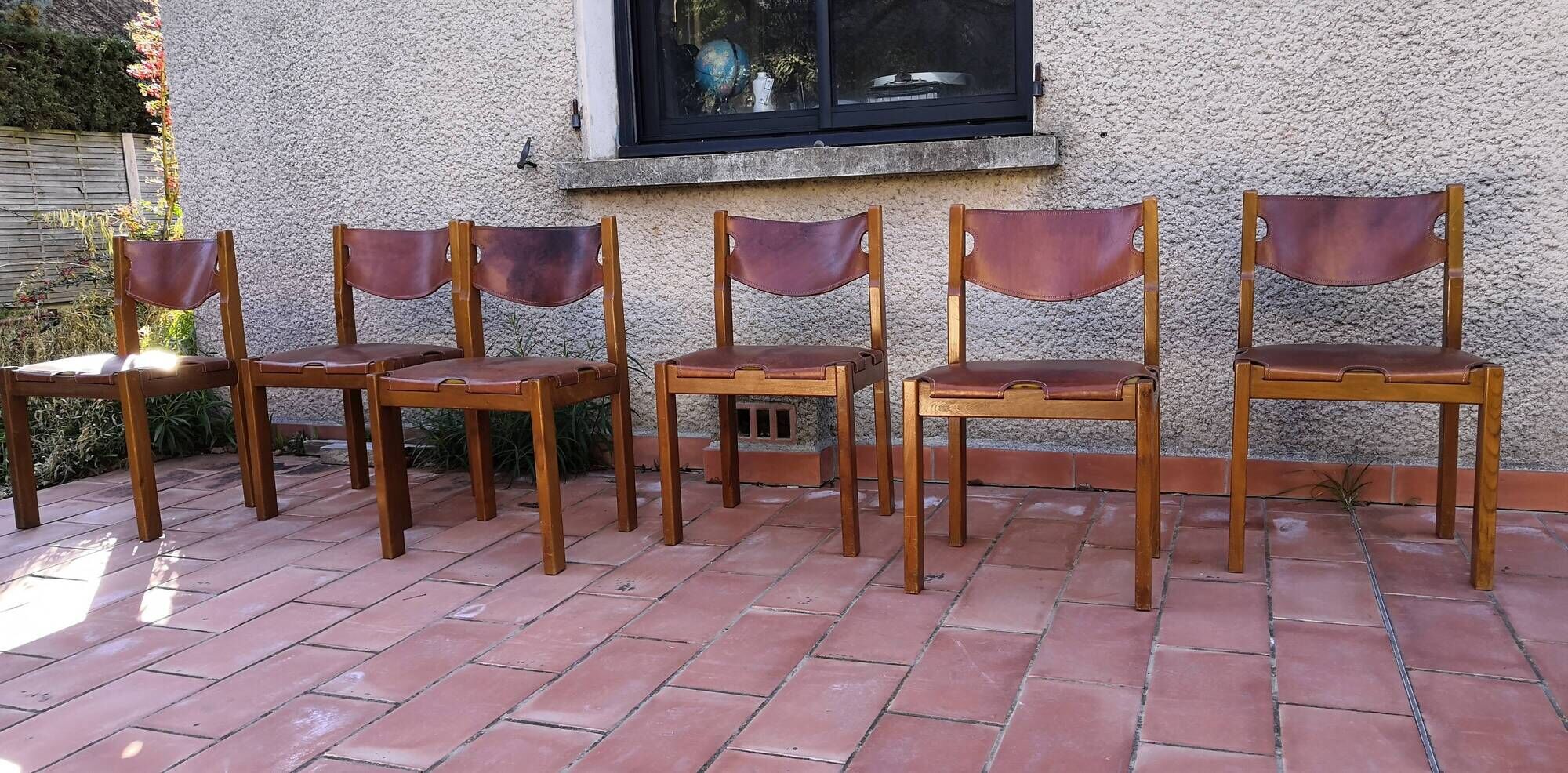 Series of 6 elm and leather chairs from the Maison Regain 60s