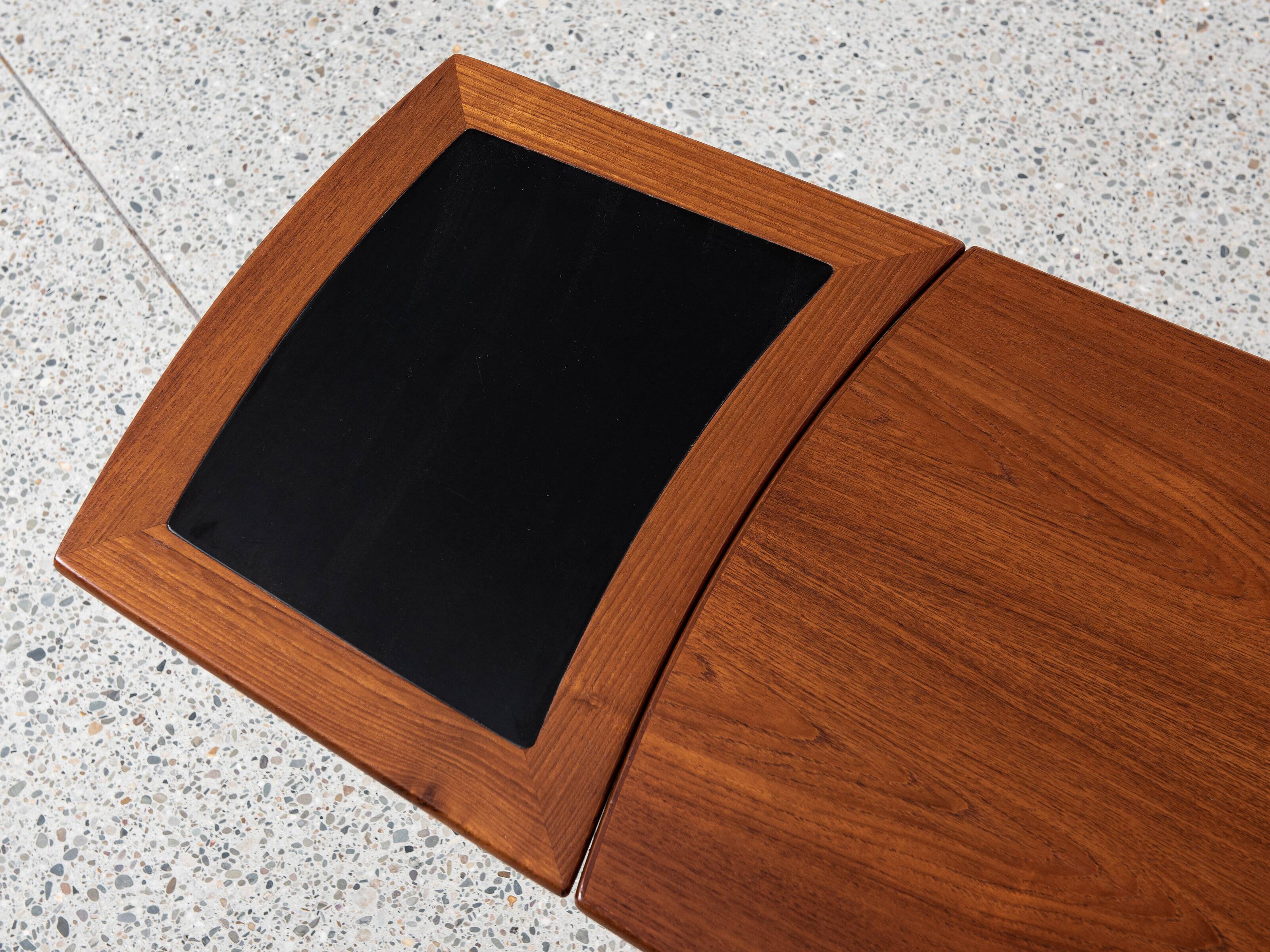 Midcentury Danish extendable coffee table in oak and teak 1960s