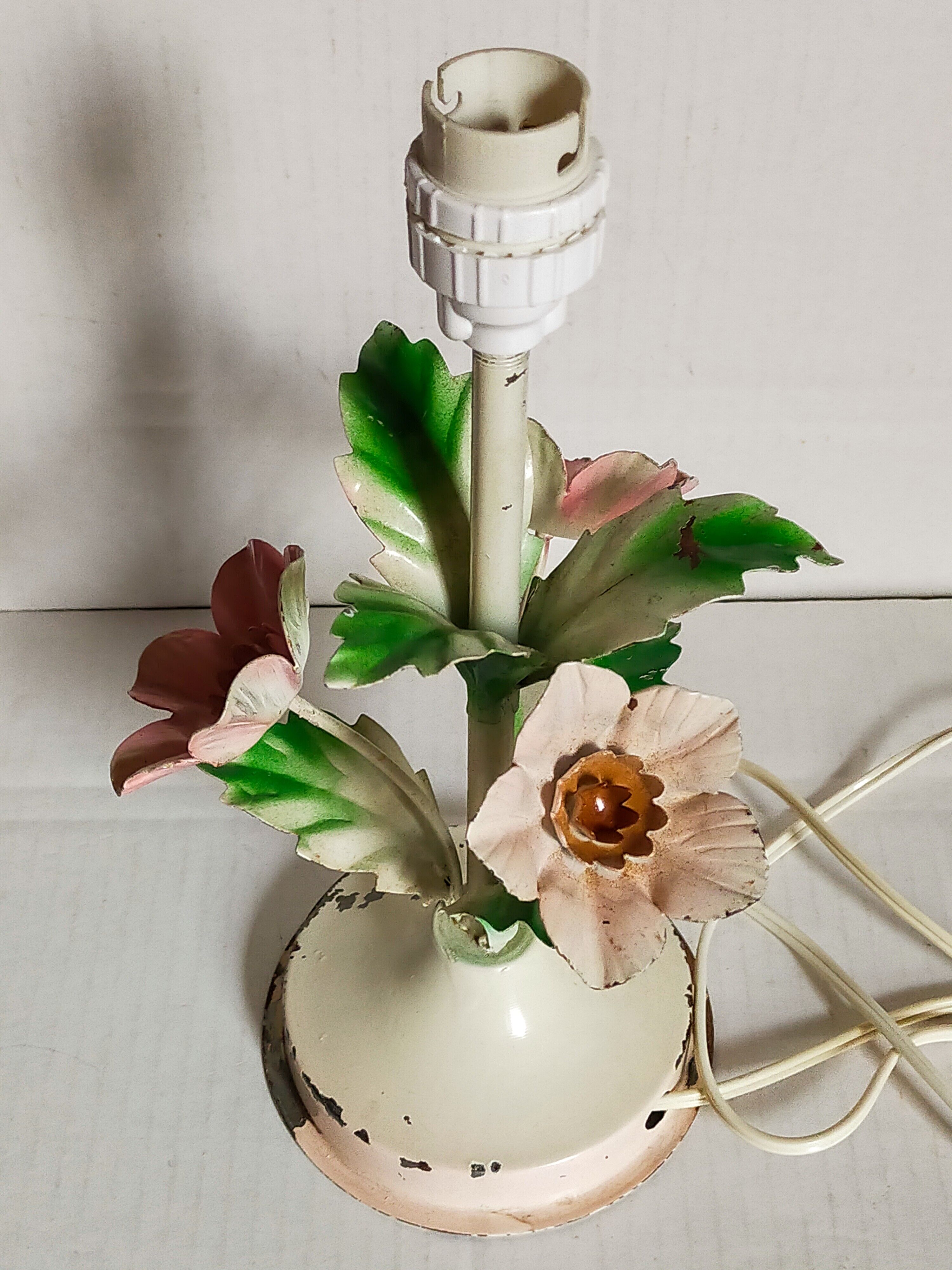Bouquet lamp to table in vintage painted sheet vinyl lampshade