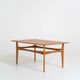 Table d'appoint en chêne par Karl-Erik Ekselius pour JOC, Suède, années 1950.
