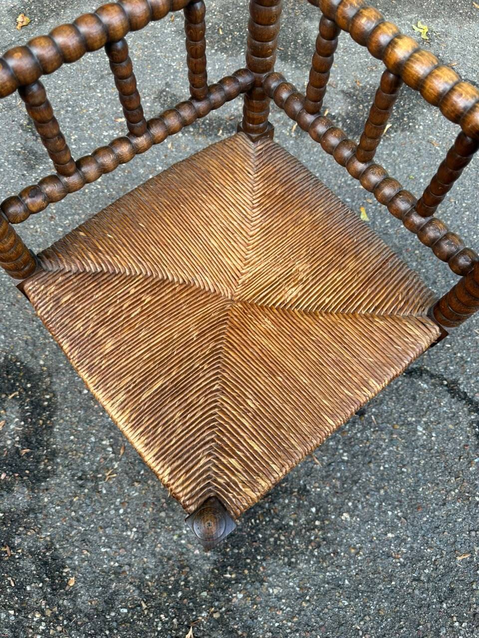 Brutalist corner chair in turned wood with straw bobbins, 1960.