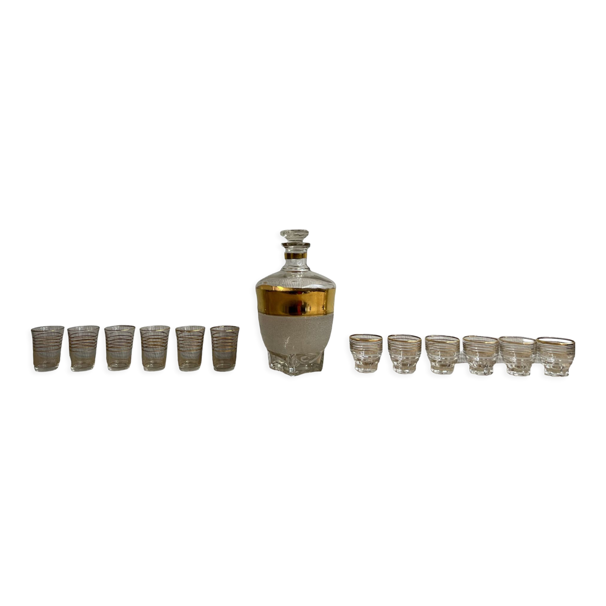 Golden liquor service