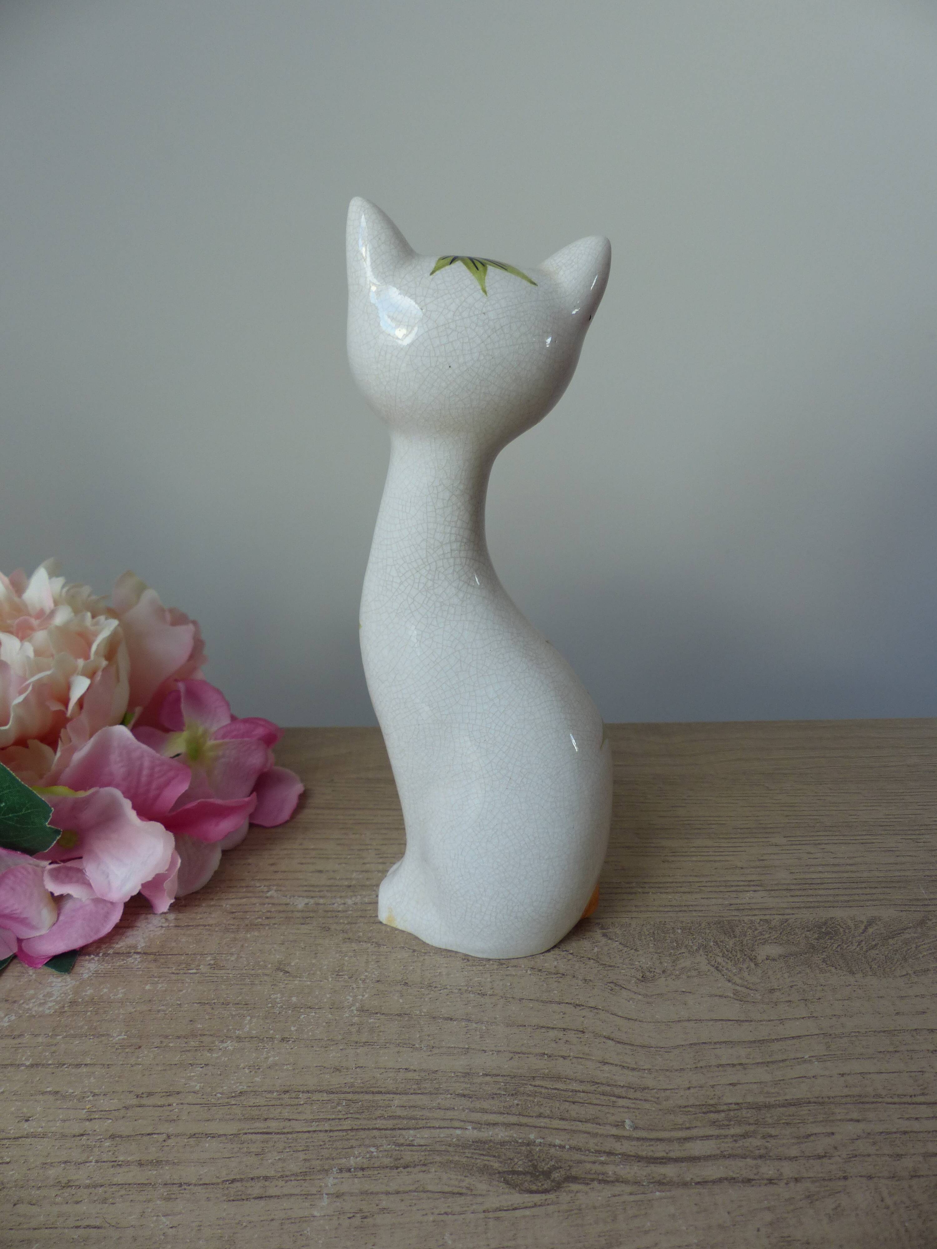 Statuette chat en céramique peint main décor fleurs bleues Japon