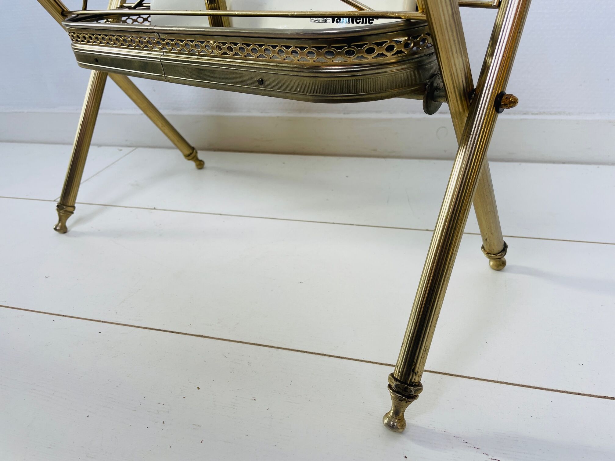 Porte-revues vintage n laiton néo classique