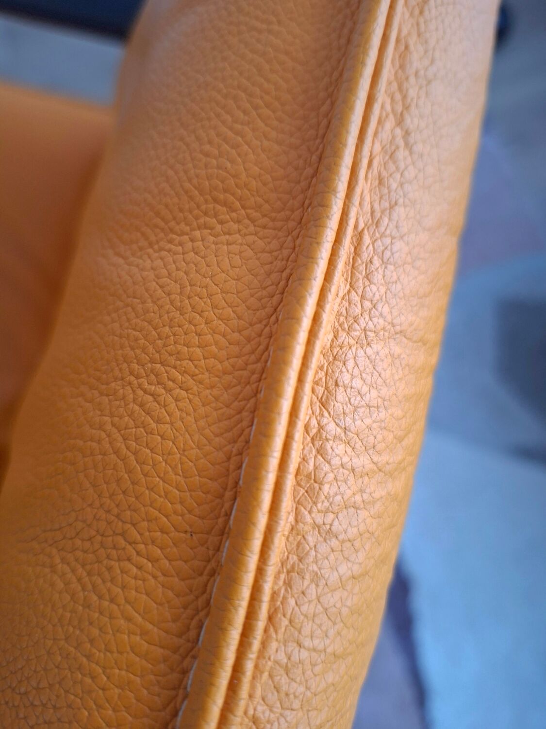 Pair of Italian leather armchairs by Arflex t.line