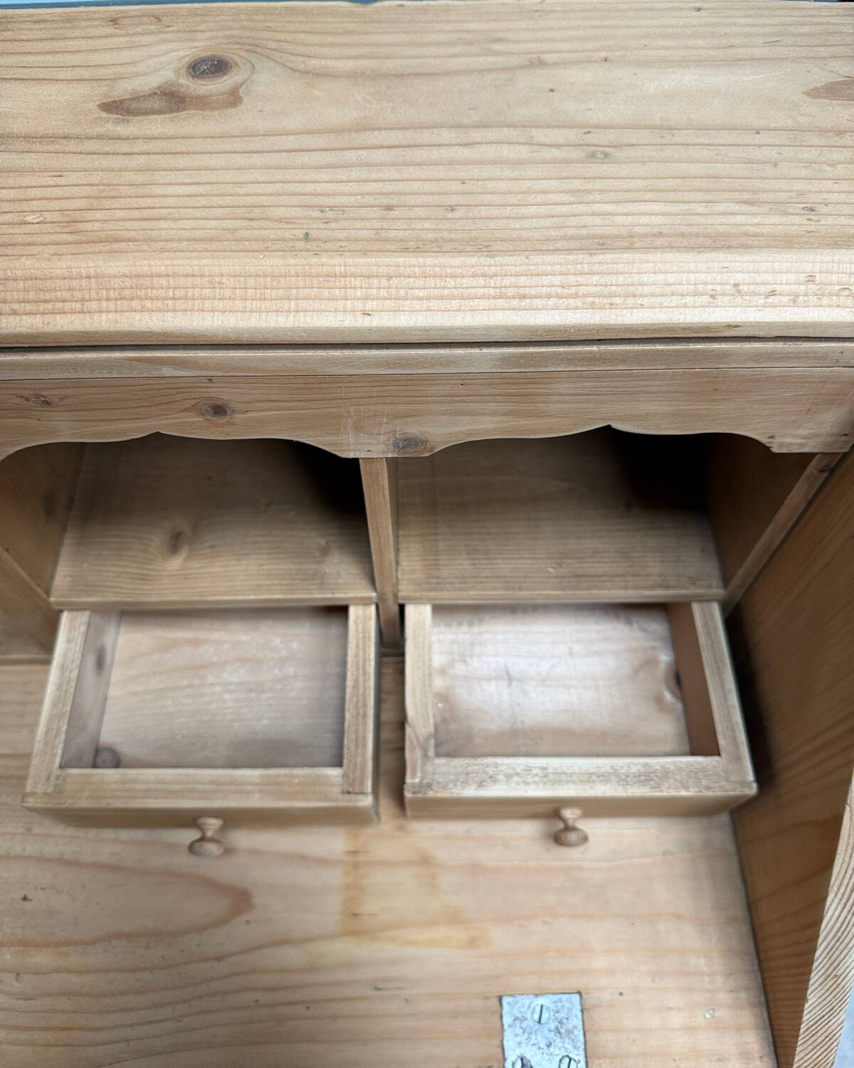 English pine chest of drawers