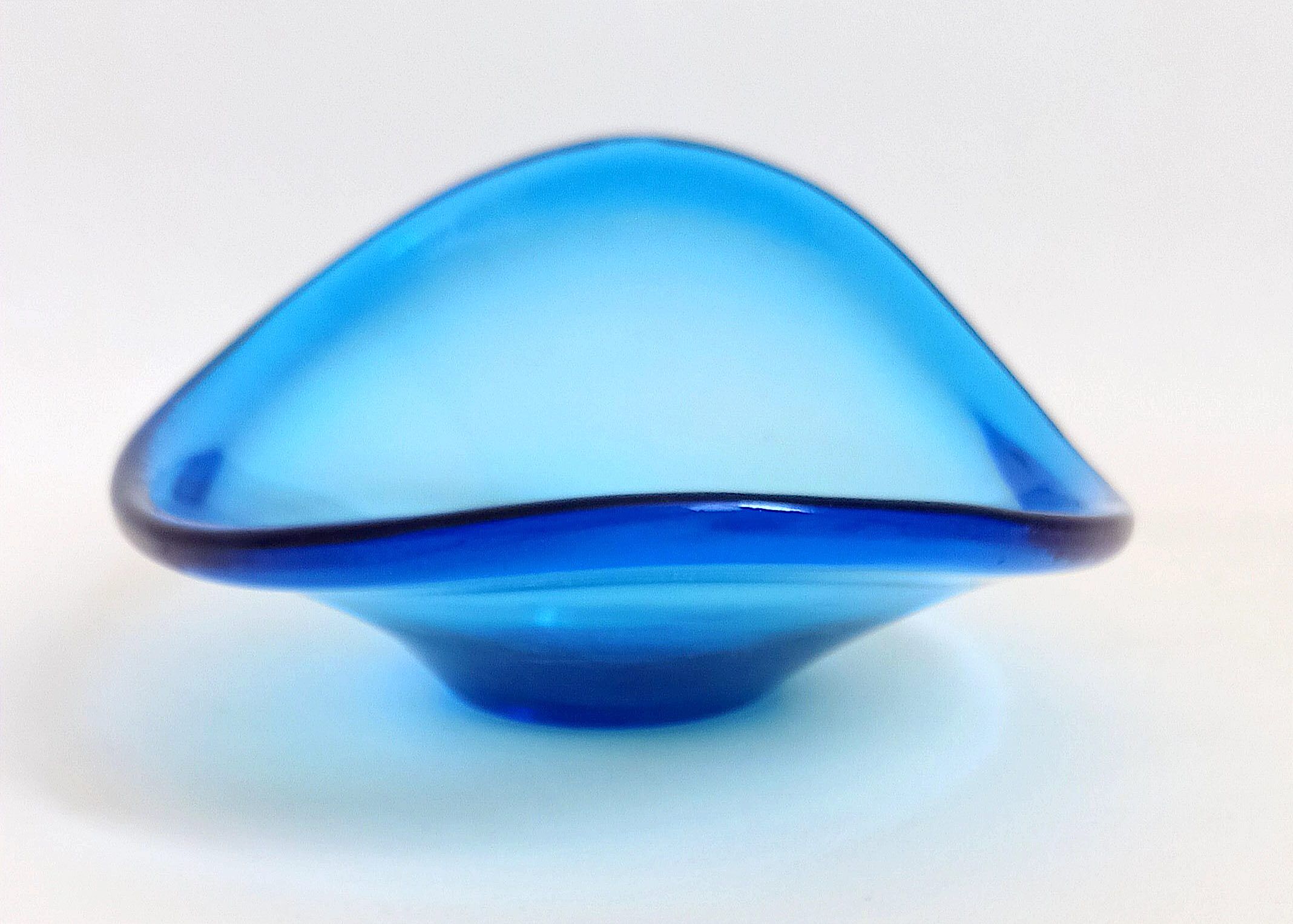 Empty pocket Lotta Petterson blue glass