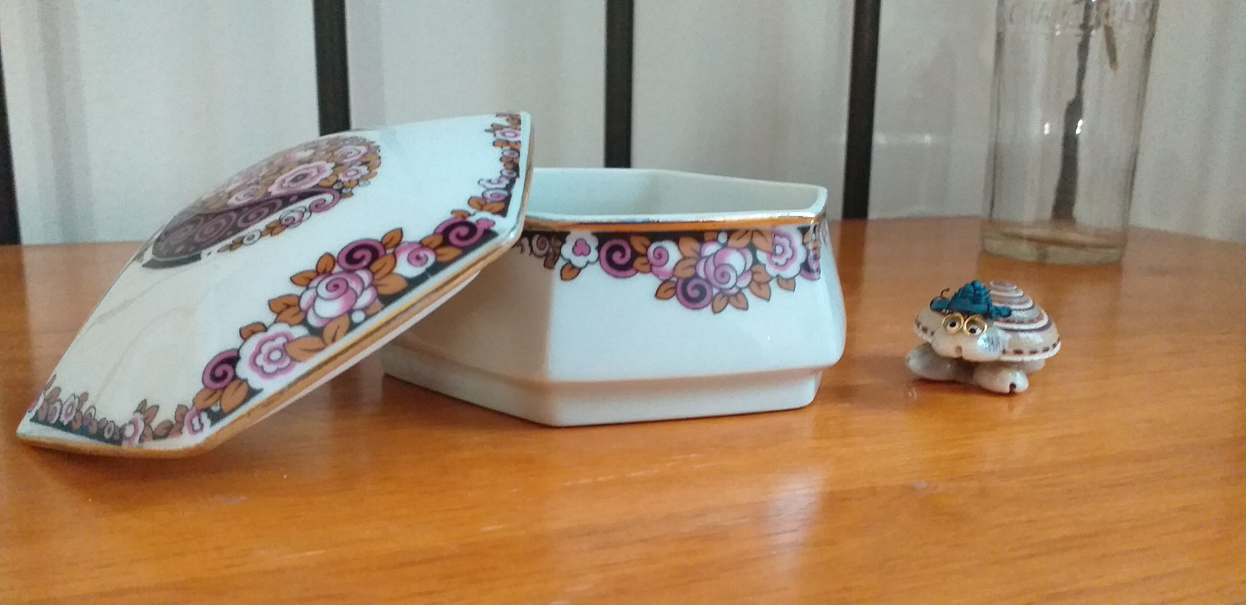 Boîte à bijoux ou bonbonnière en porcelaine fine Limoges