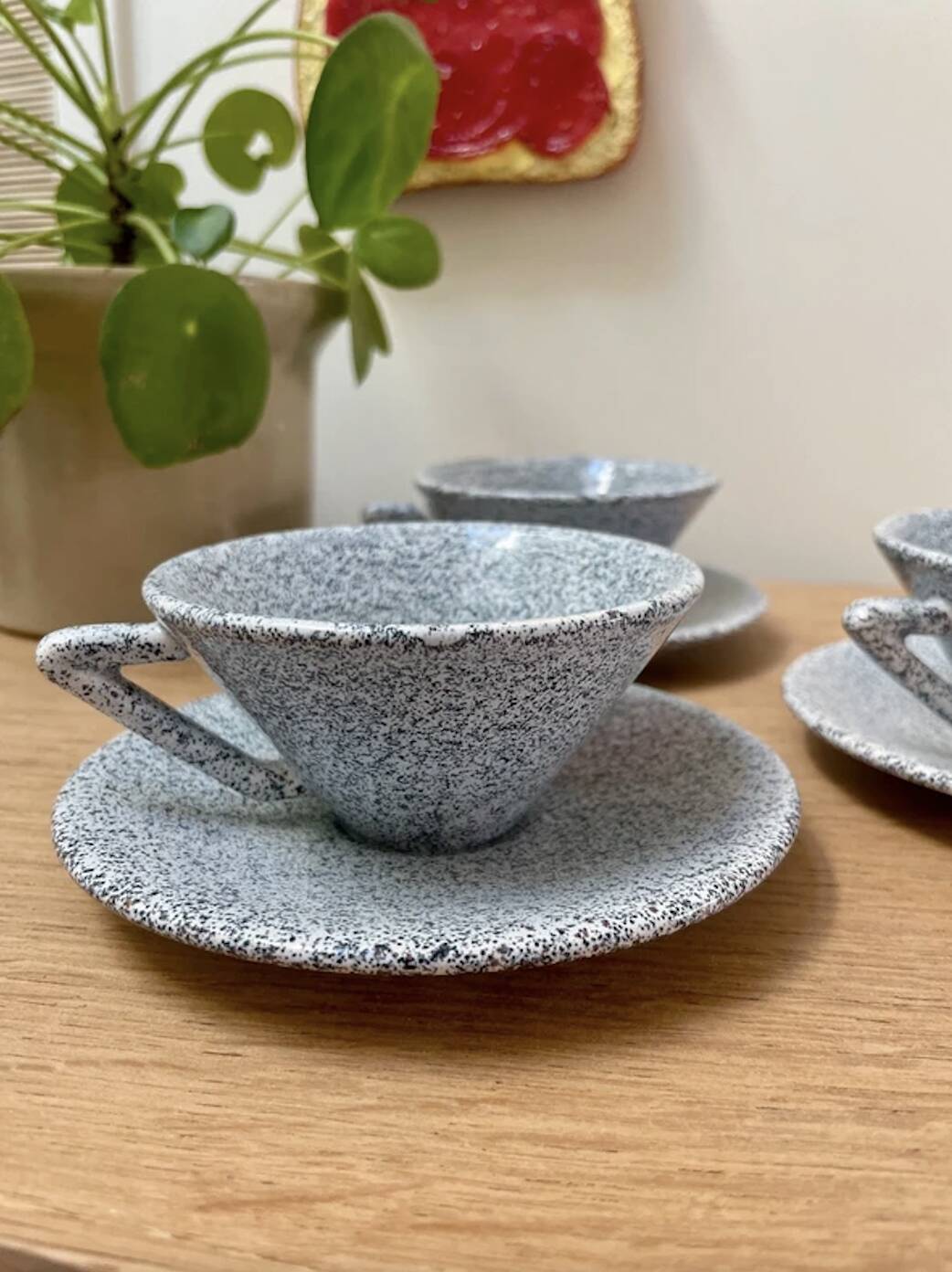 3 tasses de style Memphis