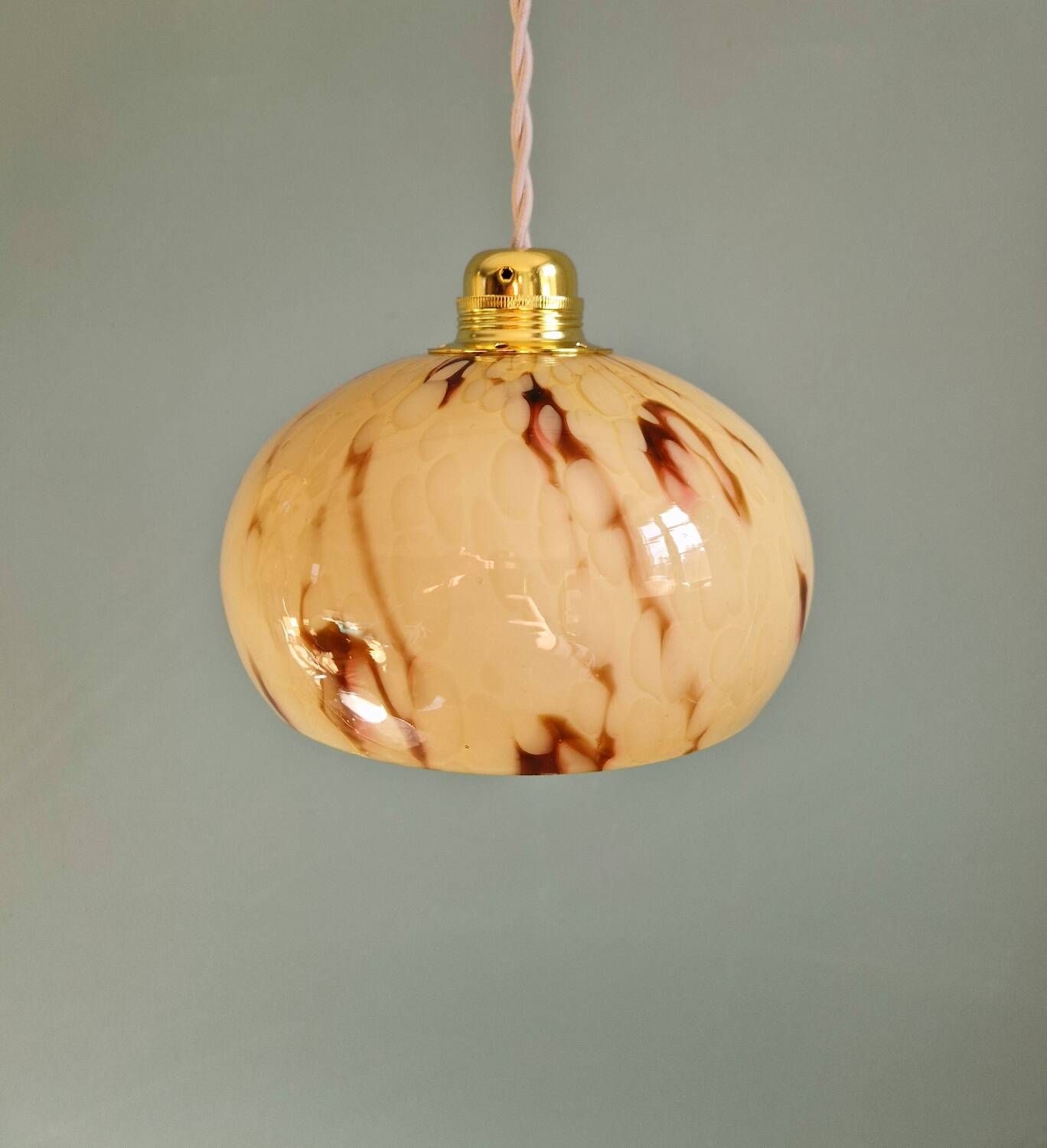 Trio of Art Deco pendant lights in marbled opaline glass, 1920s-30s