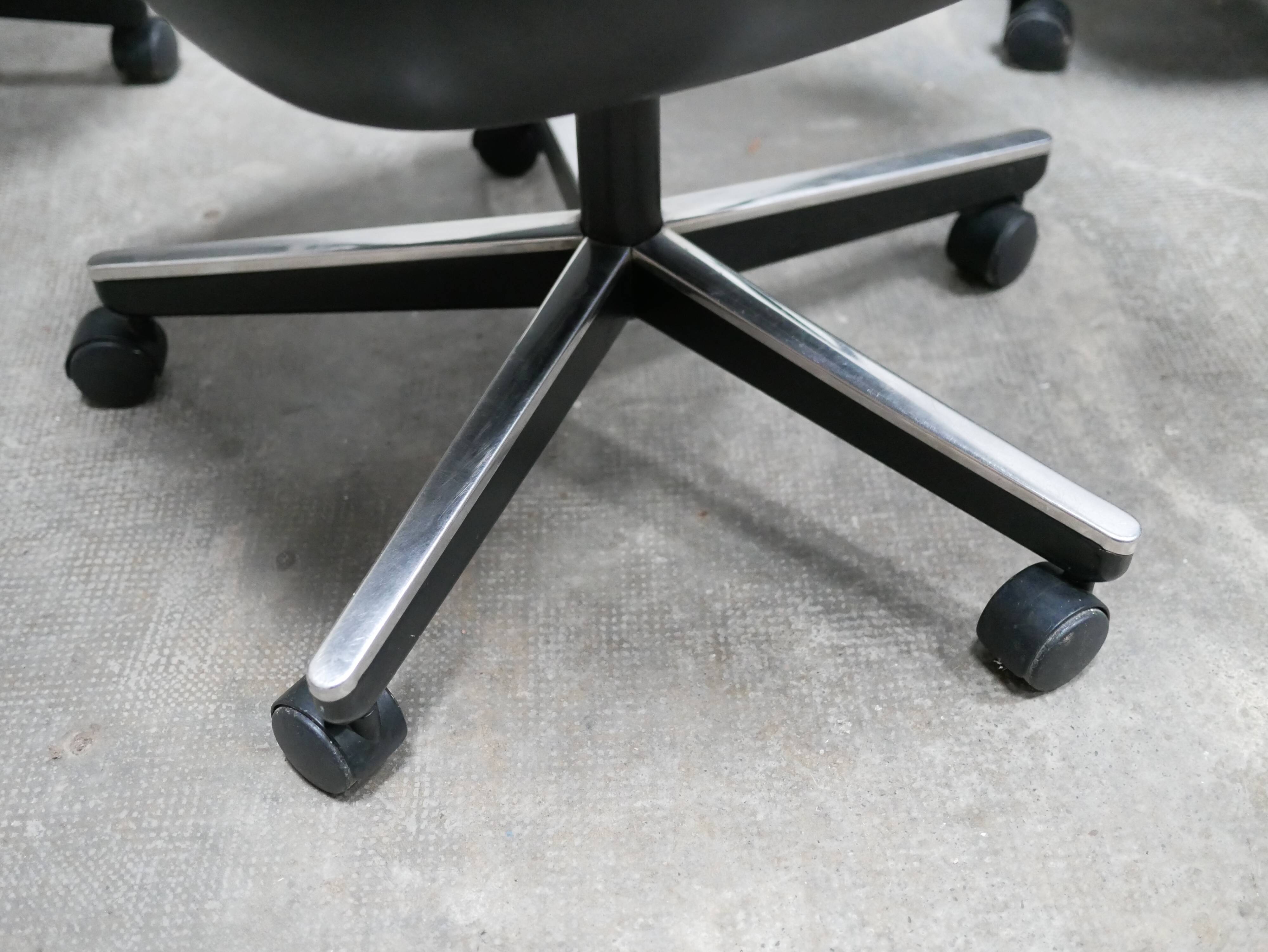 Black leather armchair by Charles Pollock for Knoll International