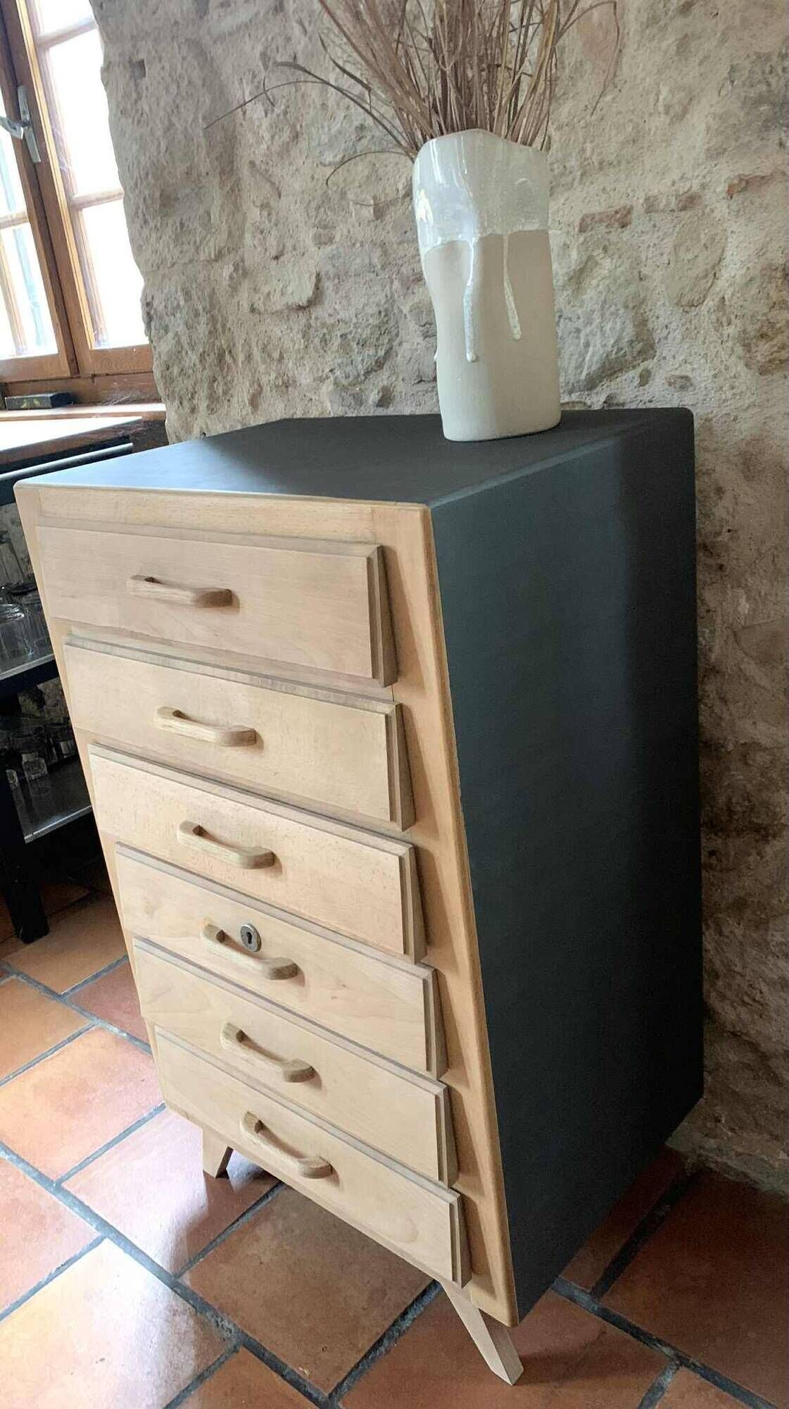 Chest of drawers with 6 drawers in matte cast iron colour.
