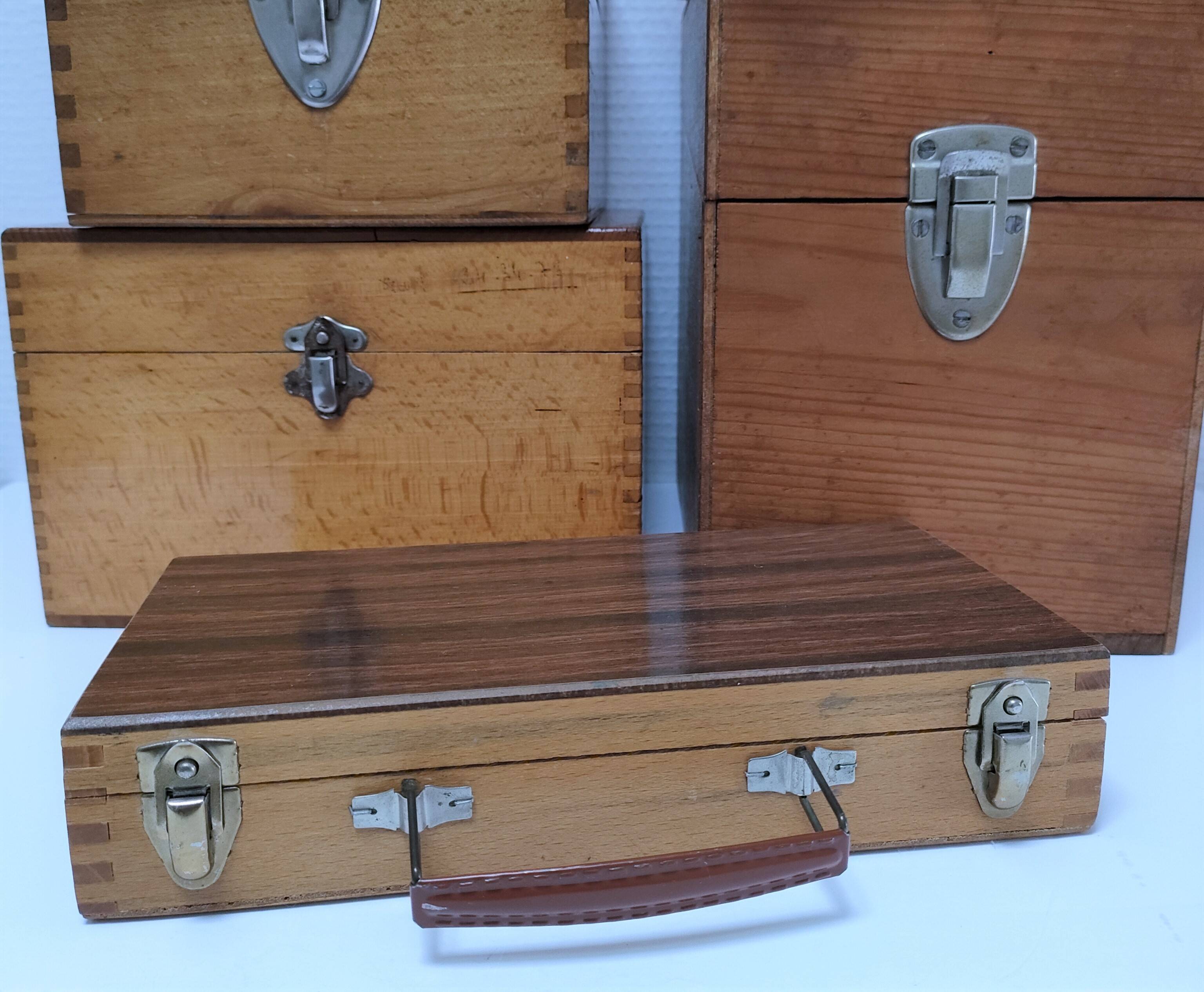 Cinq boîtes bois vintage