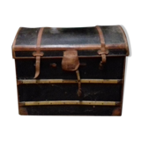 Curved travel trunk