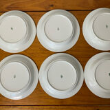 White and silver plates