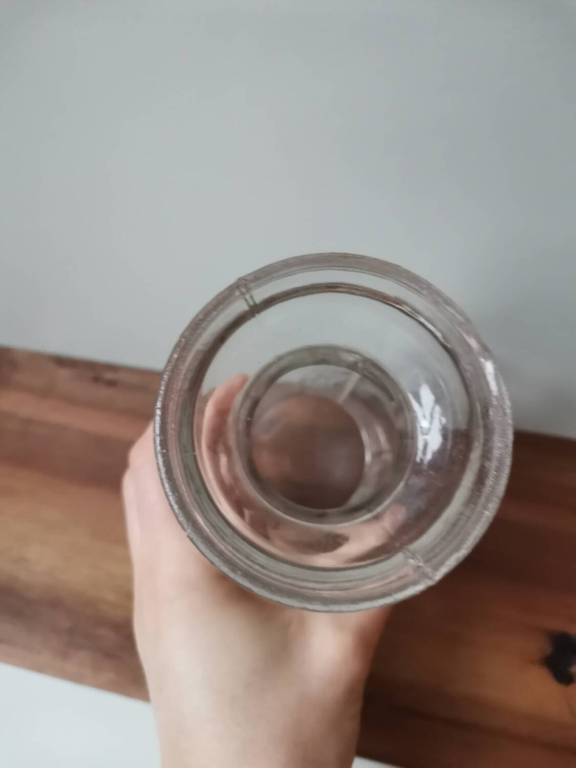 Vase à bulbe en verre moulé vintage