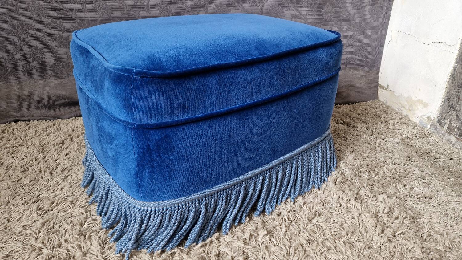 Vintage blue pouf